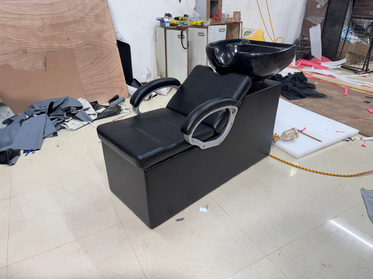 Sk-904 4/2 feet Shampoo station with fix fiber basin Black rexin