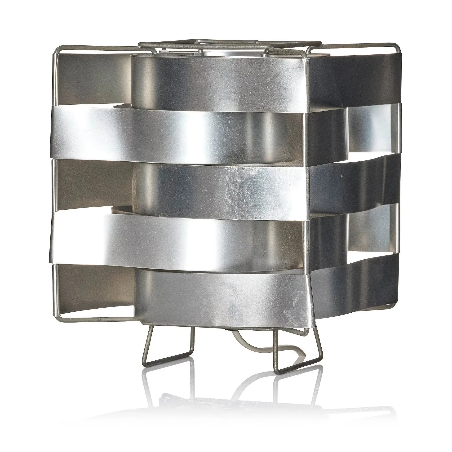 Woven Metal Strip Table Lamp